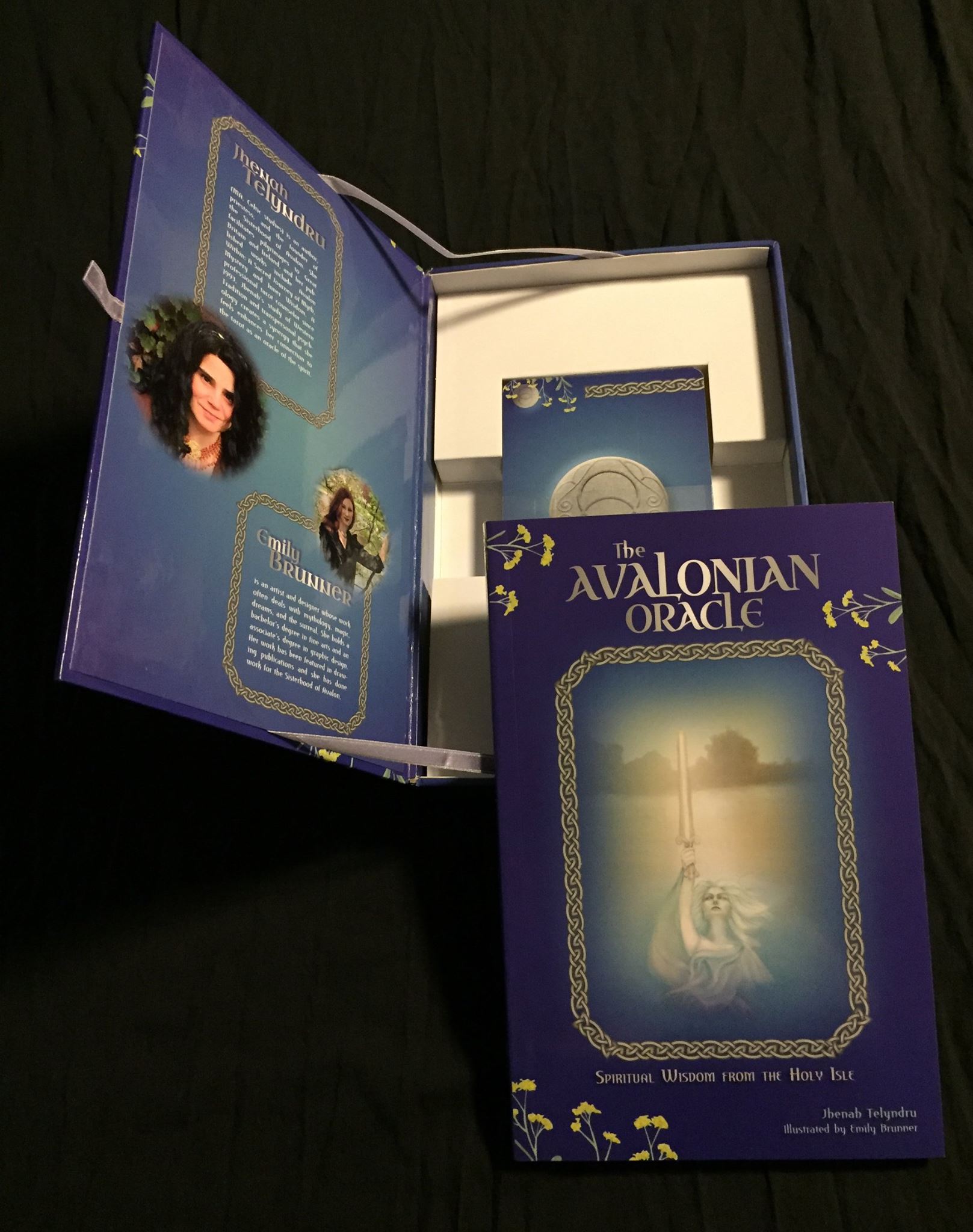The Avalonian Oracle - Jhenah Telyndru